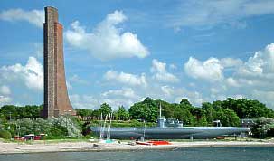 Marineehrenmal und U-995 Laboe